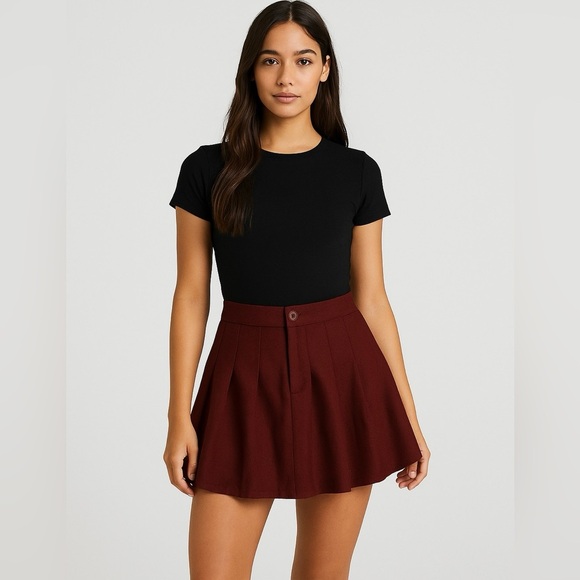 Forever 21 Burgundy Pleated Mini Skirt Size M Women’s Schoolgirl Style - Picture 1 of 9
